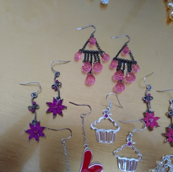 Pink & Red Earring Bundle - Picture 3 of 3
